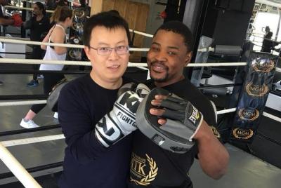1-ON-1 | Couples | Group Boxing with a Pro-Boxer - Sweat your hea 1-ON-1 | Couples | Group Boxing with a Pro-Boxer - Sweat your hea