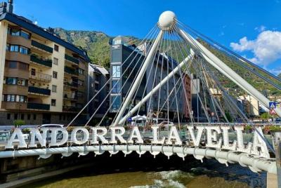 Private Transfer: Andorra La Vella to Barcelona Airport BCN in Lu Private Transfer: Andorra La Vella to Barcelona Airport BCN in Lu