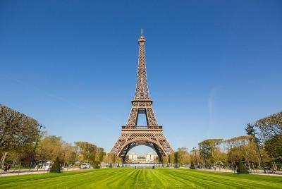 Skip the Line Ticket: Eiffel Tower Summit Priority Access with Ho Skip the Line Ticket: Eiffel Tower Summit Priority Access with Ho