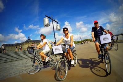 Bordeaux Essentials Sightseeing Bike Tour with a Local Guide Bordeaux Essentials Sightseeing Bike Tour with a Local Guide