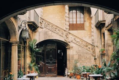 Romantic Barcelona: Gothic Quarter Exploration Game Romantic Barcelona: Gothic Quarter Exploration Game