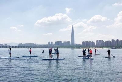 Han River Kayaking and Paddle Boarding Experience in Seoul
