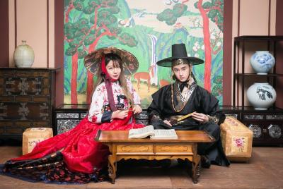 Hanbok photo shoot value package(Professional Photo + 4 hour Rent Hanbok photo shoot value package(Professional Photo + 4 hour Rent