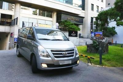 Private Airport Transfer: Gimpo Airport to Seoul City (1-6 pax) Private Airport Transfer: Gimpo Airport to Seoul City (1-6 pax)