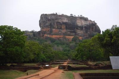 Rent a car Sigiriya Rock & Dambulla Cave Temple day excursions fr