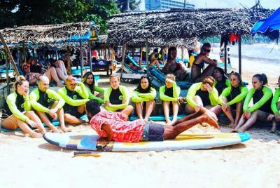 Group Surf lesson for Beginners (5 Person)