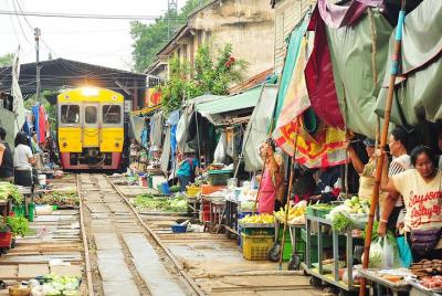 Damnoen Saduak Floating Market & Maeklong Railway Market Tour (Mu