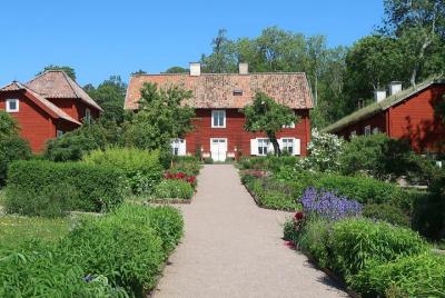 The Genius Linnaeus in Uppsala, Private Chauffeur Tour from Stockholm The Genius Linnaeus in Uppsala, Private Chauffeur Tour from Stockholm