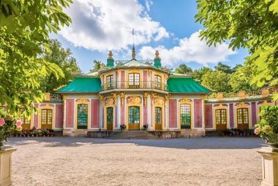 PRIVATE Stockholm tour to Drottningholm and Chinese pavilion with guide by car PRIVATE Stockholm tour to Drottningholm and Chinese pavilion with guide by car