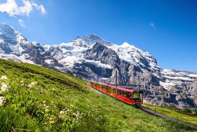 5-Day Famous Mountain Peaks of Swiss Alps Self-Guided from Geneva