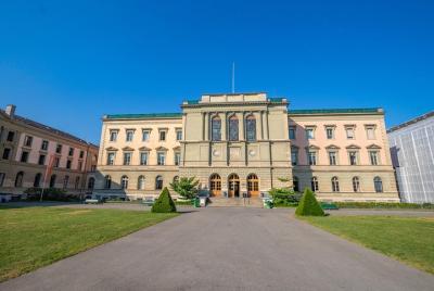 Architectural Walk of Geneva with a Local