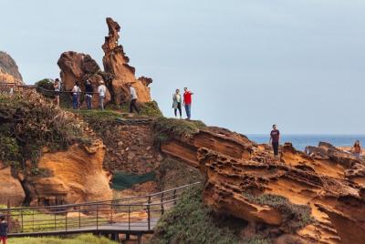 Private tour Yehliu Geopark & visit to Jingshan Private tour Yehliu Geopark & visit to Jingshan