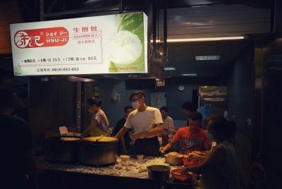 Taipei City Bike Tour with Night Market Experience Taipei City Bike Tour with Night Market Experience