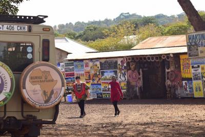  Arusha Shopping - TANZANITE, Maasai, Curio Market with BURIGI CH