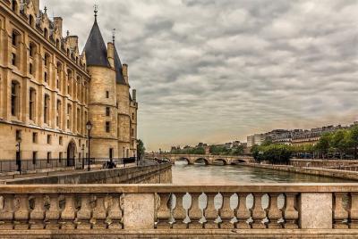 The Medieval Heart of Paris - History Walk (Small Group Tour)