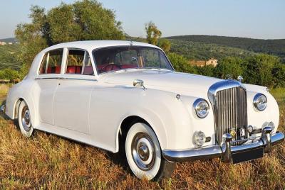 Rent a Car for Wedding: Silver 1953 Bentley Rent a Car for Wedding: Silver 1953 Bentley