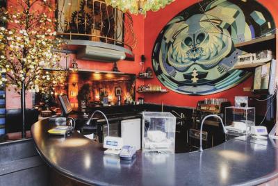 Private Amsterdam Red Light District and Coffee Shop Tour with Ex Private Amsterdam Red Light District and Coffee Shop Tour with Ex