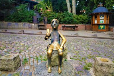 Tbilisi Old Town Walking Tour including Cable Car, Wine Tasting a