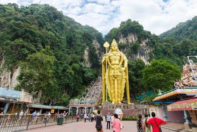 Private Tour: The Amazing Limestone Cave Temple of Batu Caves Private Tour: The Amazing Limestone Cave Temple of Batu Caves