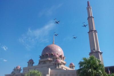Garden City of Putrajaya + Countryside + Batu Caves Tour