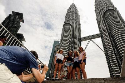 Skip the Line: Petronas Twin Towers & Kuala Lumpur Tower Observat Skip the Line: Petronas Twin Towers & Kuala Lumpur Tower Observat