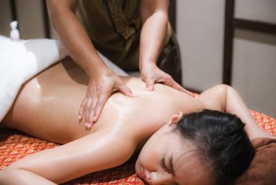 Aroma Oil Massage (2hours) Aroma Oil Massage (2hours)