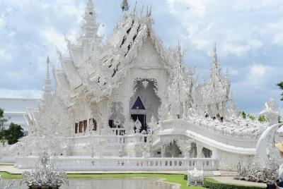 2 Days The art of Temple Chiangrai.  2 Days The art of Temple Chiangrai.