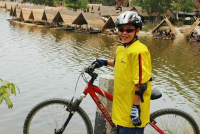 Small-Group Bicycle Ride from Chiang Mai City to Lake Huay Tueng Tao
