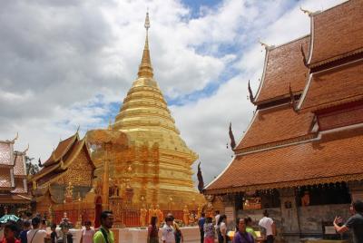 DON DON'T miss this halfday tour! Doi suthep temple + Hmong village - must visit!!