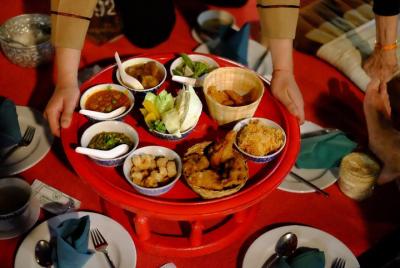 Traditional Dinner with Cultural Performance and Local Fresh Market Tour Traditional Dinner with Cultural Performance and Local Fresh Market Tour