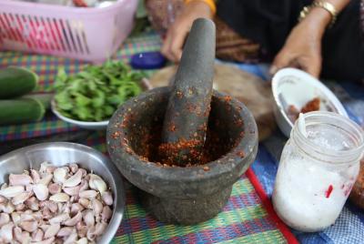 Private Market Tour and Northern Thai Cooking Lesson with a Local