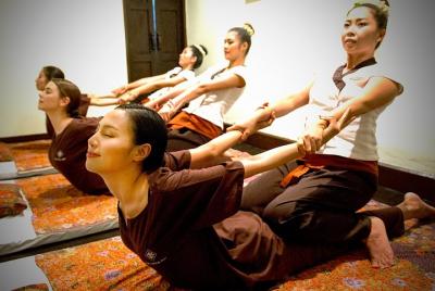 2 hour Thai & Foot Massage Spa Package at Fah Lanna Spa - Old City branch