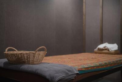 1 Hour Deep Tissue Thai Massage with Balm - Free Transportation 1 Hour Deep Tissue Thai Massage with Balm - Free Transportation