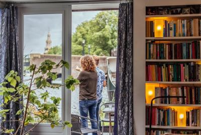 Cabinet of Curiosities Virtual Tour Live from Amsterdam Cabinet of Curiosities Virtual Tour Live from Amsterdam