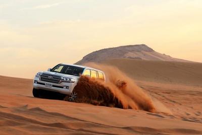 Dubai Safari: Dune Drive, Belly Dance, Camels & Meal Dubai Safari: Dune Drive, Belly Dance, Camels & Meal