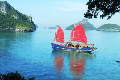 Day Cruise 10h to Angthong Marine Park on luxury boat / incl. breakfast & lunch Day Cruise 10h to Angthong Marine Park on luxury boat / incl. breakfast & lunch