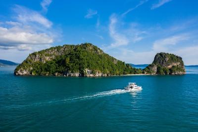 Discover Koh Samui in a Luxurious Catamaran Discover Koh Samui in a Luxurious Catamaran