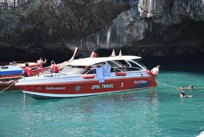 4 Island Snorkel Tour to Emerald Cave by Speed Boat from Koh Lanta
