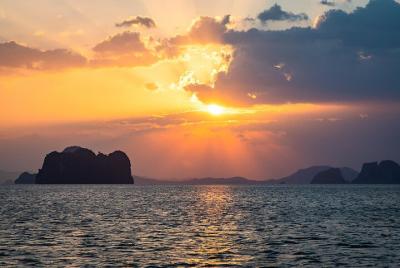 Hong Island Sunset Tour with BBQ Dinner and Night Snorkeling from