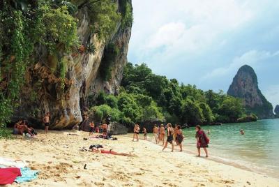 Full-Day Rock Climbing Course at Railay Beach by King Climbers Full-Day Rock Climbing Course at Railay Beach by King Climbers