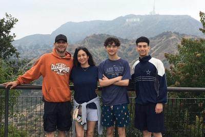 Hollywood Sign Hiking Tour to Griffith Observatory Hollywood Sign Hiking Tour to Griffith Observatory