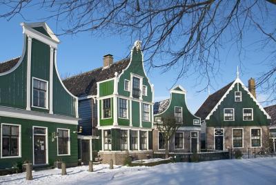 Volendam, Edam and Windmill Tour plus Amsterdam Canal Cruise Volendam, Edam and Windmill Tour plus Amsterdam Canal Cruise