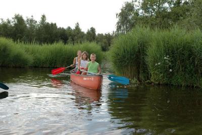Guided Canoe Adventure with Picnic Lunch in Waterland from Amster Guided Canoe Adventure with Picnic Lunch in Waterland from Amster