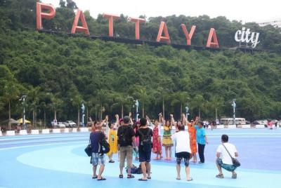 Pattaya Selfie City & Temple Tour with Lunch