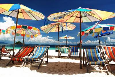 Phi Phi Island Sightseeing Tour From Phuket – Full Day