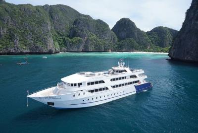 Phi Phi Island by Luxury Ferry Yacht