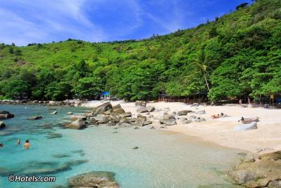 Beach dive at the great house reef