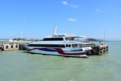 Surat Thani Airport to Koh Phangan By Phantip Bus and Lomprayah C Surat Thani Airport to Koh Phangan By Phantip Bus and Lomprayah C