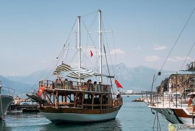 Sunset Cruise with Live Music and Dinner