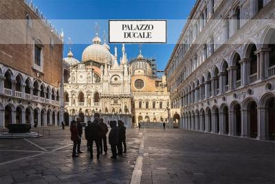 Skip the Line: Doge Skip the Line: Doge's Palace Ticket & Guide Book
